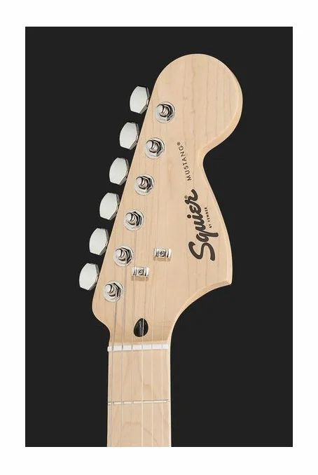 Squier Sonic Mustang MN Torino Red, corpo e verniciatura in primo piano