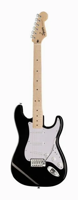 Squier Sonic Strat MN Black inquadrato di fronte su sfondo neutro
