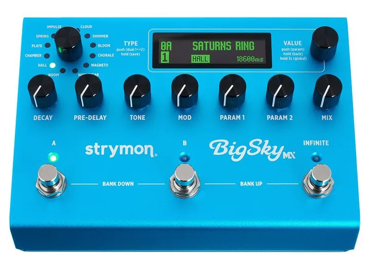 Strymon Big Sky MX Dual Engine Reverb, footswitch in primo piano