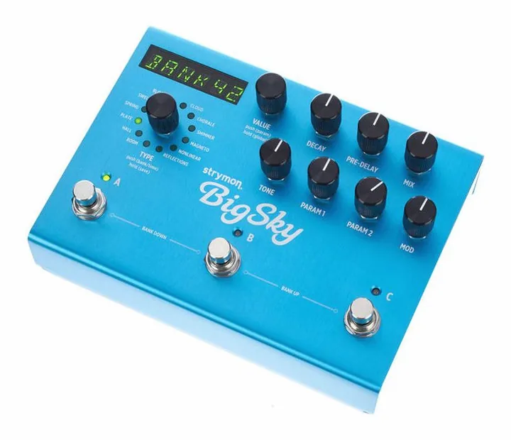 Strymon Big Sky, ingressi e uscite laterali