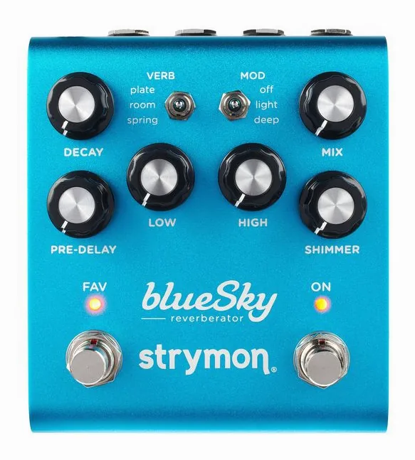 Strymon Bluesky V2, footswitch in primo piano