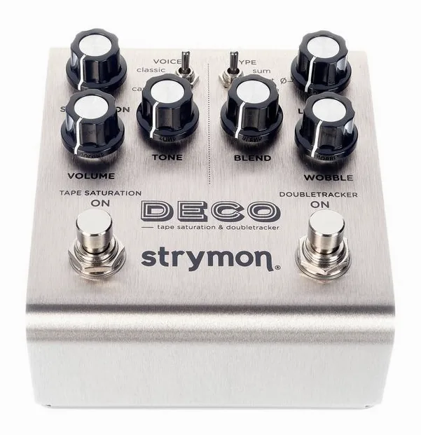 Strymon Deco V2, footswitch in primo piano