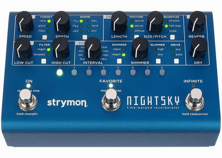 Strymon Nightsky Reverb, footswitch in primo piano