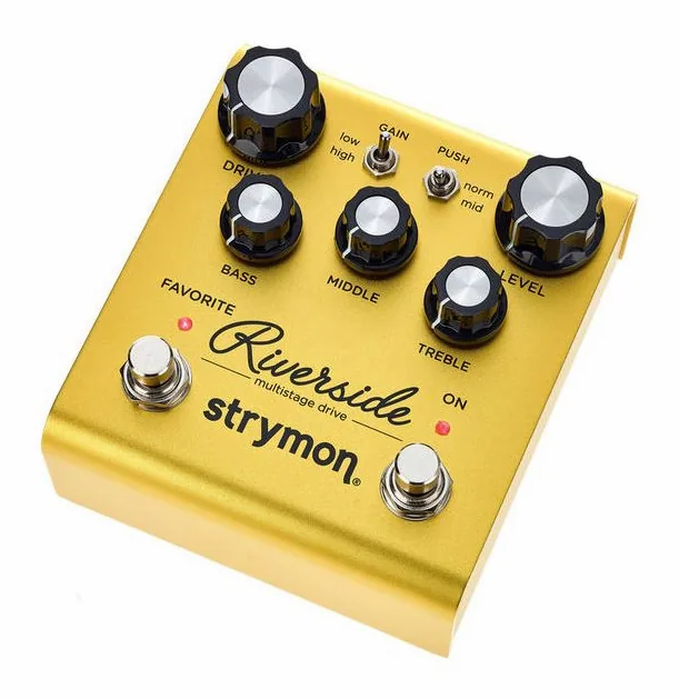 Strymon Riverside inquadrato di fronte su sfondo neutro