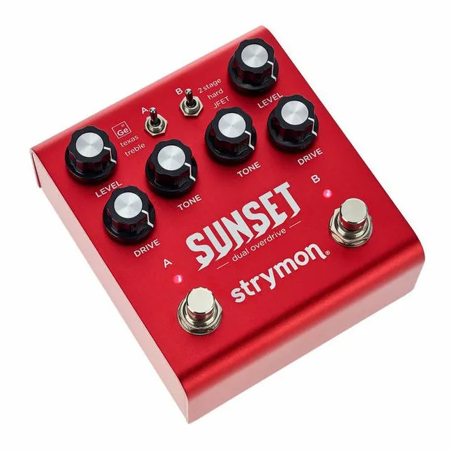 Strymon Sunset Dual Overdrive, footswitch in primo piano