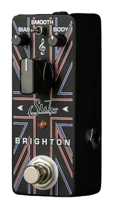 Suhr Brighton Treble Booster inquadrato di fronte su sfondo neutro
