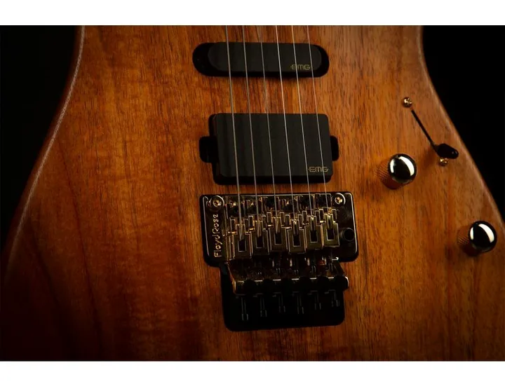 Suhr Reb Beach Standard MK II, corpo e verniciatura in primo piano
