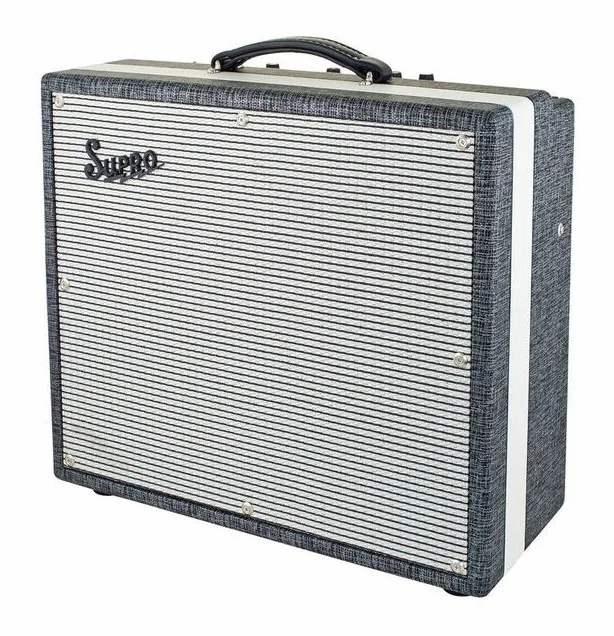 Supro 1695T Black Magick fotografato frontalmente
