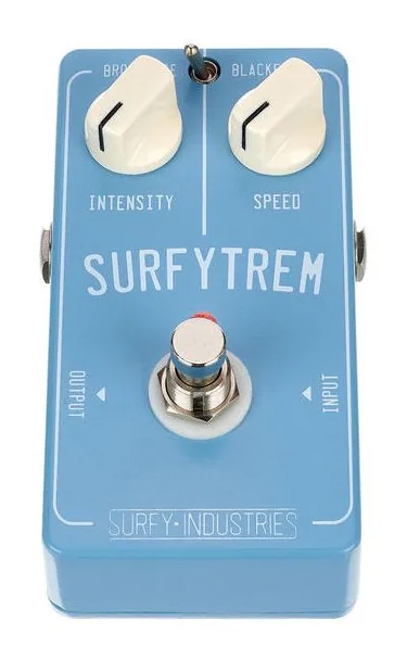 Surfy Industries SurfyTrem Tremolo, ingressi e uscite laterali