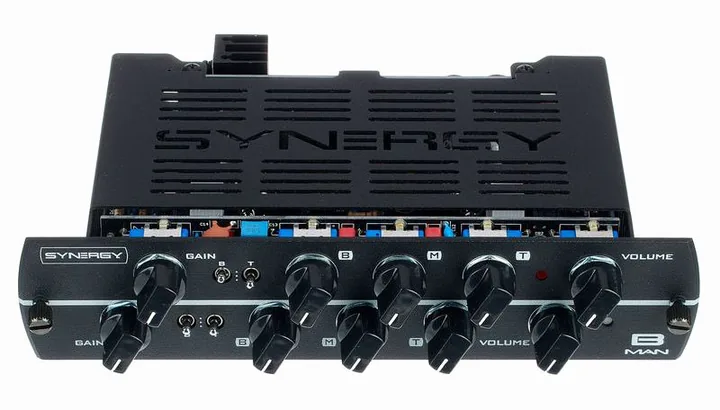 Synergy BMAN Pre-Amp, manopole e selettore dei canali