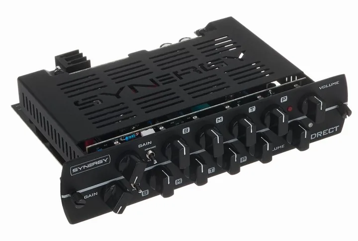 Synergy DRECT, retro con le prese di collegamento