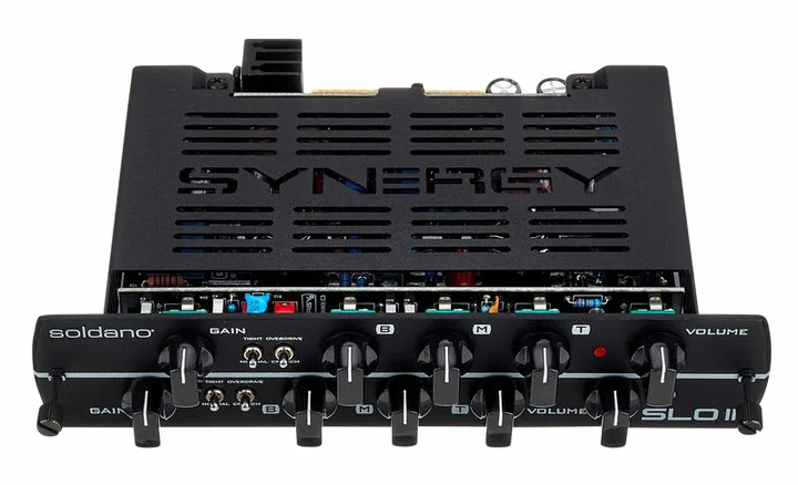 Synergy SLO II Preamp, logo e finiture del pannello frontale