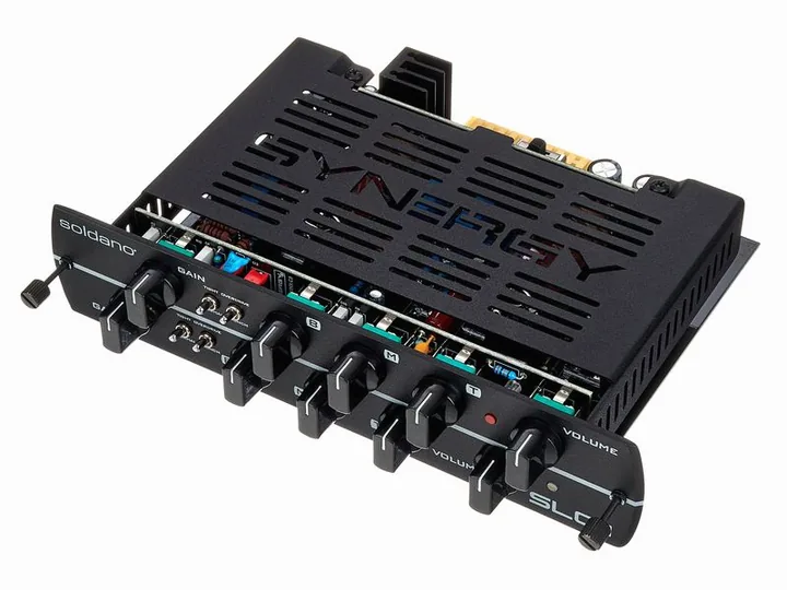 Synergy SLO II Preamp in primo piano frontale