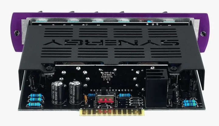 Synergy SLO II Preamp LTD Purple, retro con le prese di collegamento