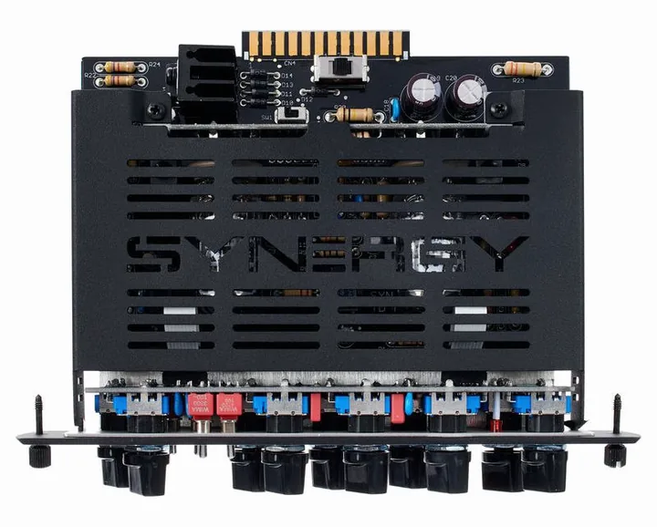 Synergy TW/DLX, vista laterale del cabinet
