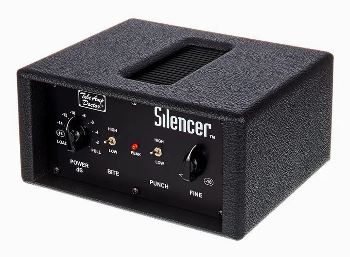 TAD Silencer 8 Ohms Black inquadrato di fronte su sfondo neutro