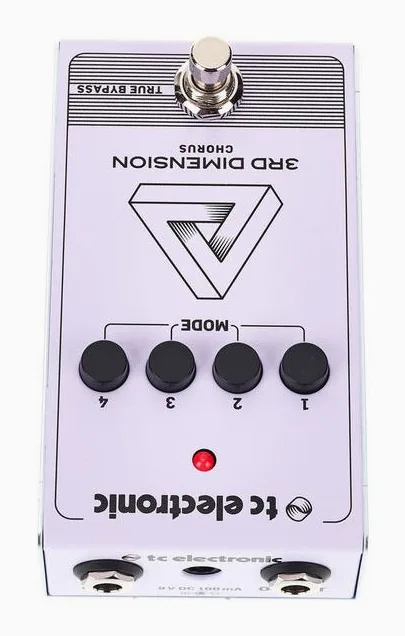 tc electronic 3rd Dimension Chorus, footswitch in primo piano