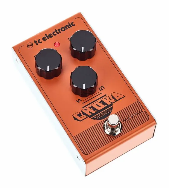 tc electronic Choka Tremolo, footswitch in primo piano