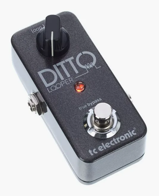 tc electronic Ditto Looper, footswitch in primo piano