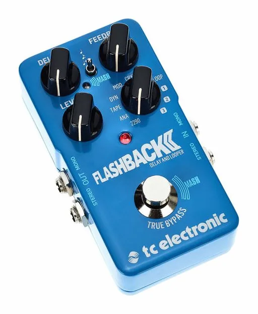 tc electronic Flashback 2 Delay, footswitch in primo piano