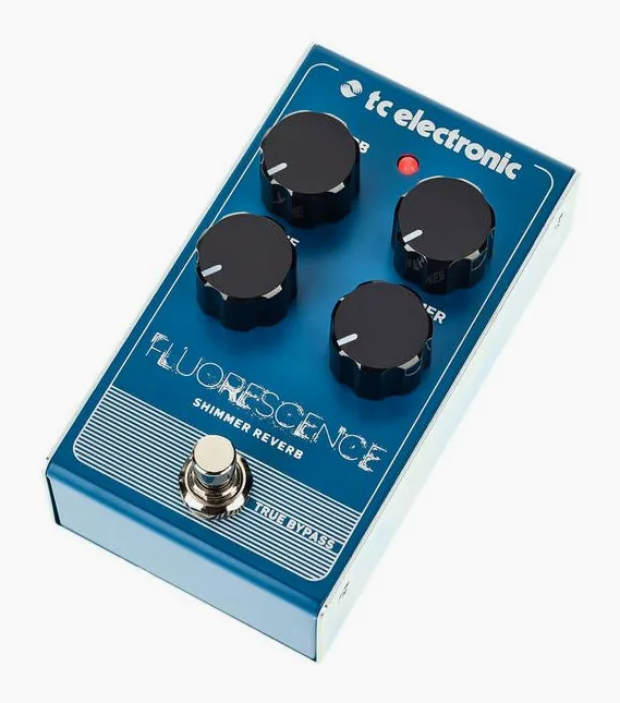 tc electronic Fluorescence Shimmer Reverb in primo piano frontale