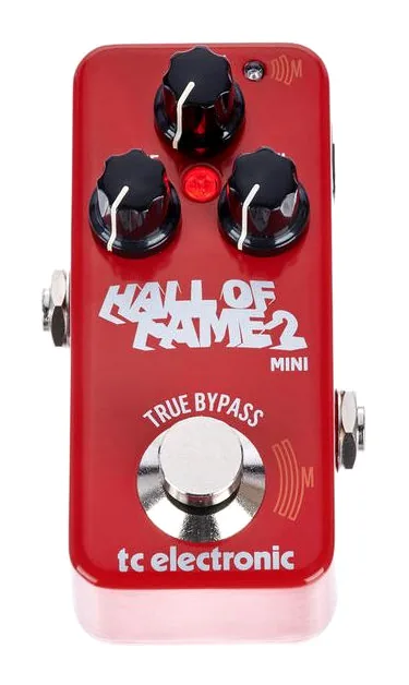tc electronic Hall Of Fame 2 Mini Reverb, footswitch in primo piano