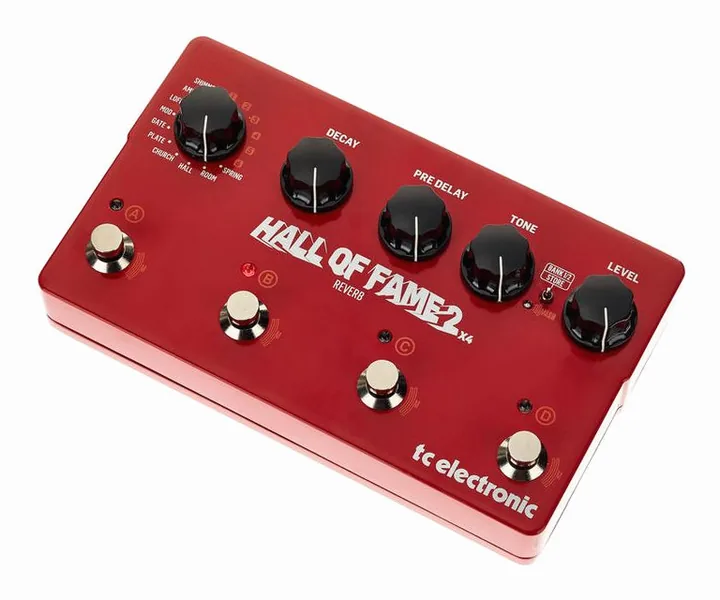 tc electronic Hall of Fame 2x4 inquadrato di fronte su sfondo neutro