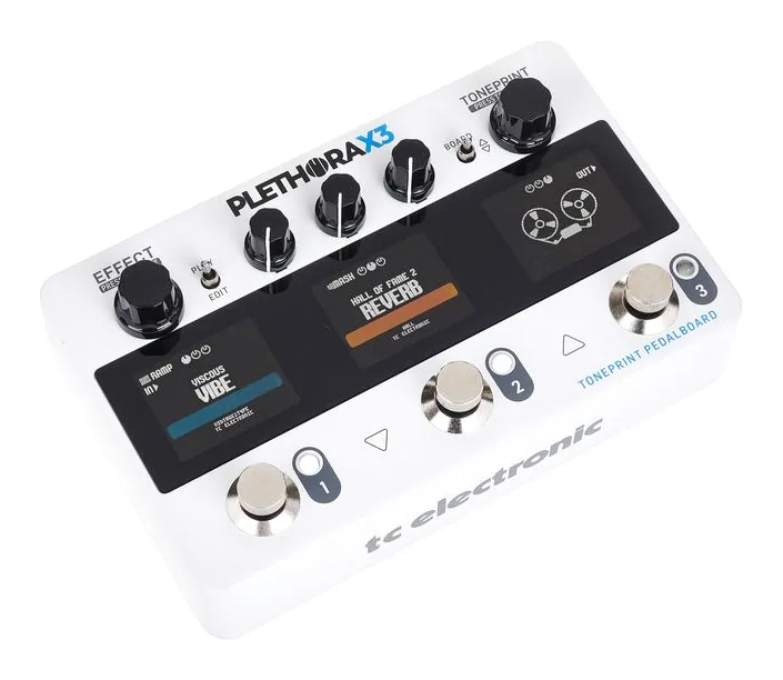 tc electronic Plethora X3, footswitch in primo piano