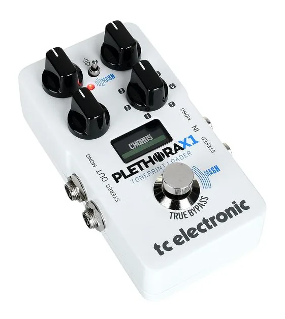 tc electronic Plethora X1, footswitch in primo piano