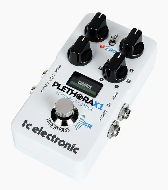 tc electronic Plethora X1 inquadrato di fronte su sfondo neutro