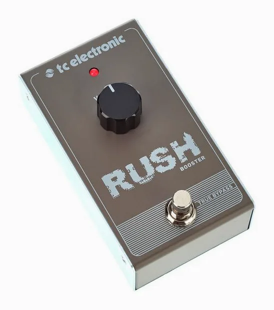 tc electronic Rush Booster, footswitch in primo piano