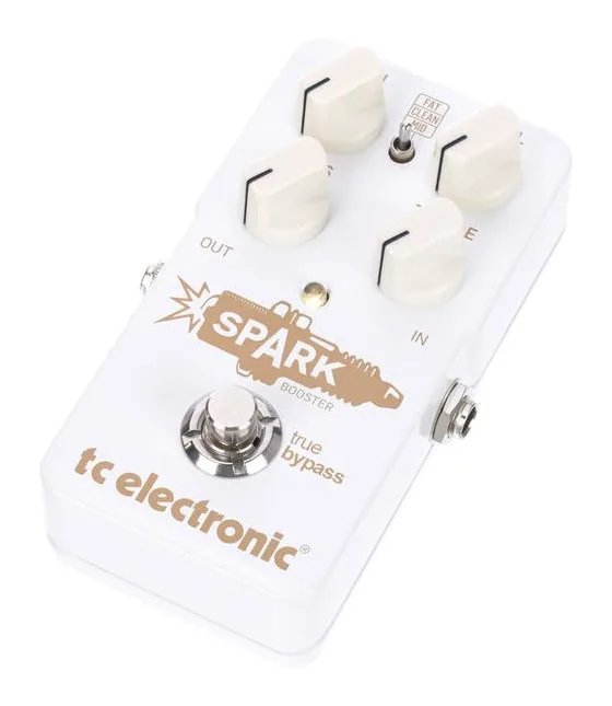 tc electronic Spark Booster, footswitch in primo piano