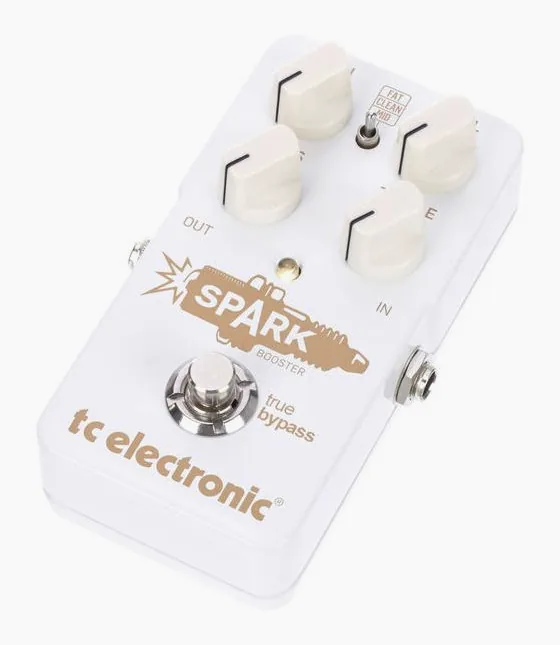 tc electronic Spark Booster inquadrato di fronte su sfondo neutro