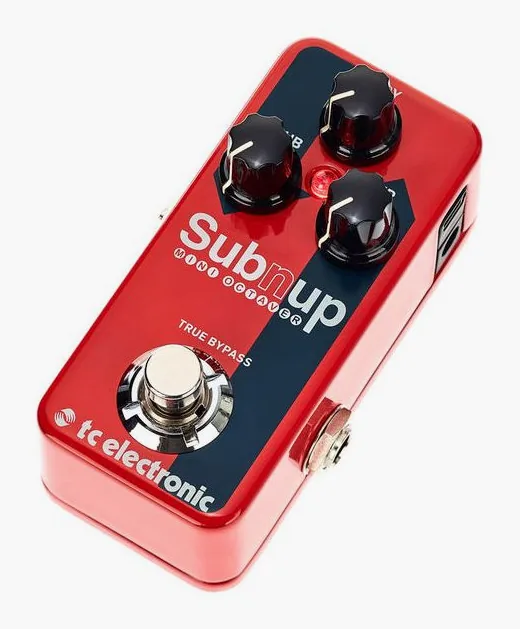 tc electronic Sub'N'Up Mini Octaver in primo piano frontale