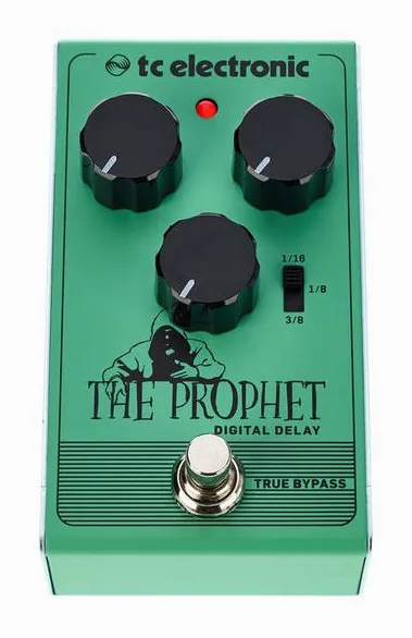 tc electronic The Prophet Digital Delay, footswitch in primo piano