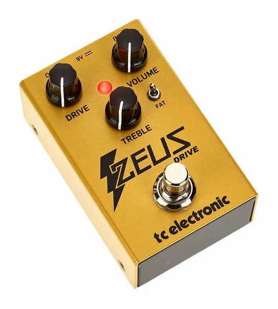 tc electronic Zeus Overdrive, footswitch in primo piano