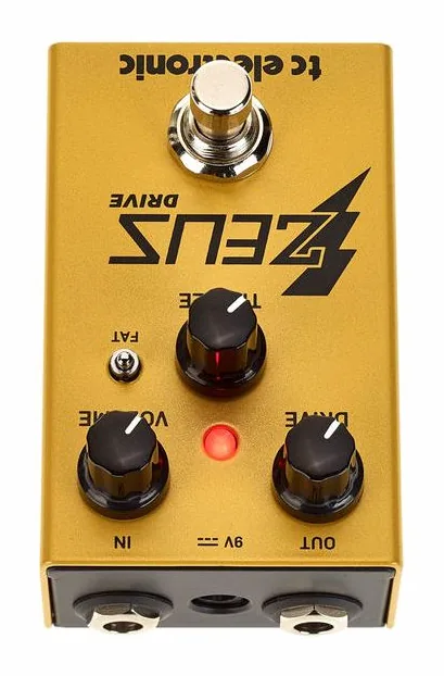 tc electronic Zeus Overdrive, footswitch in primo piano
