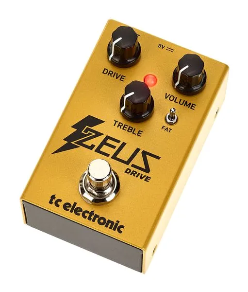 tc electronic Zeus Overdrive inquadrato di fronte su sfondo neutro