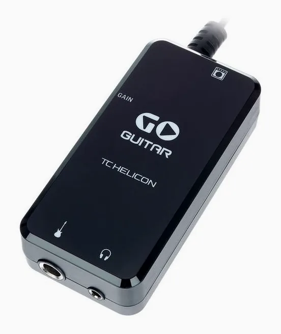 TC-Helicon GO GUITAR fotografato frontalmente