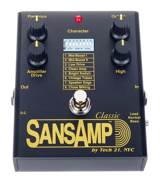 Tech 21 SansAmp Classic, footswitch in primo piano