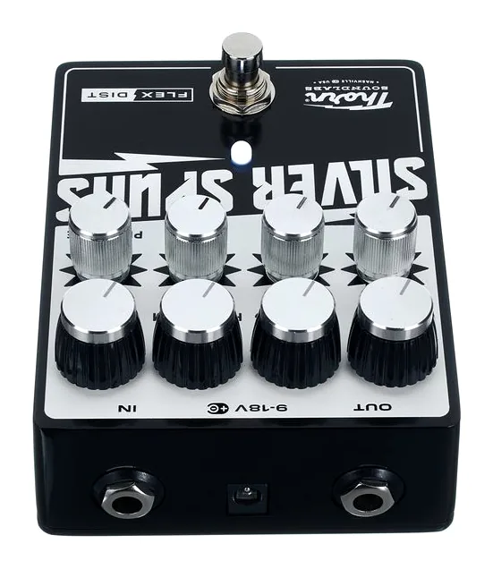 Thorn Silver Spurs - Flex Distortion, footswitch in primo piano