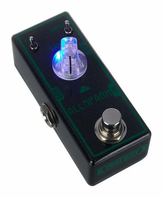 Tone City All Spark - Boost, footswitch in primo piano