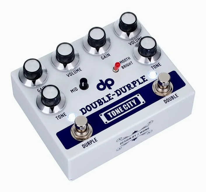 Tone City Double Durple - Overdrive, footswitch in primo piano