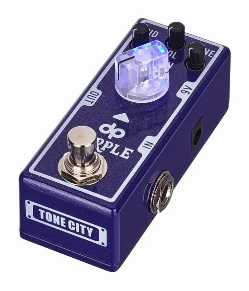 Tone City Durple - Overdrive inquadrato di fronte su sfondo neutro