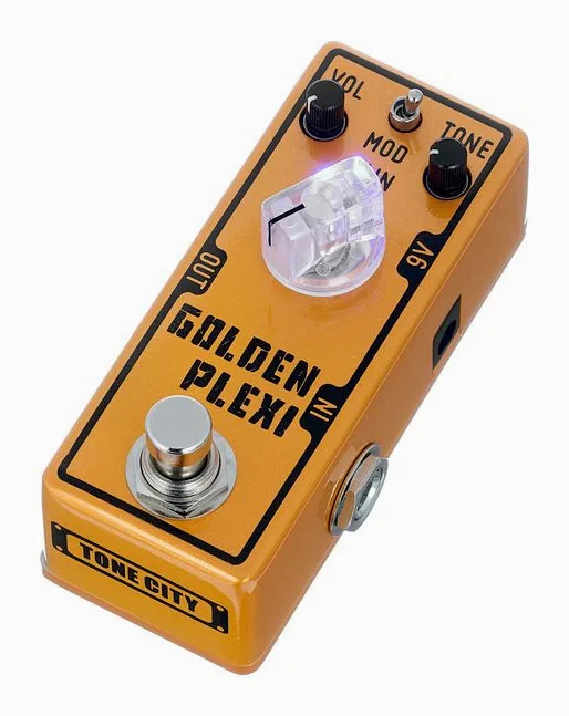 Tone City Golden Plexi V3 Distortion inquadrato di fronte su sfondo neutro