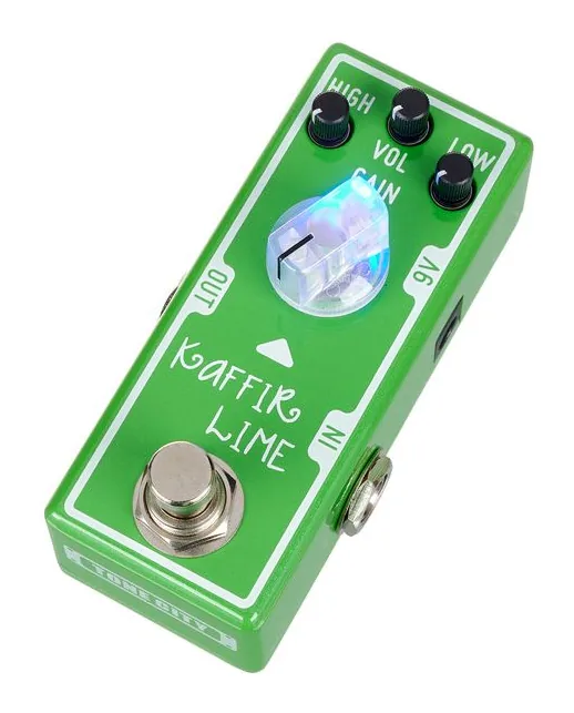 Tone City Kaffir Lime Boost / Overdrive, footswitch in primo piano