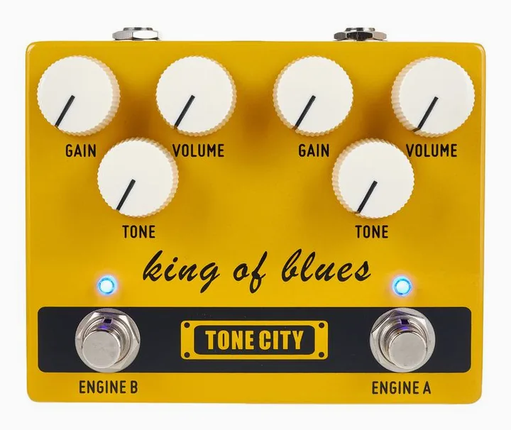 Tone City King Of Blues V2 - Overdrive, footswitch in primo piano