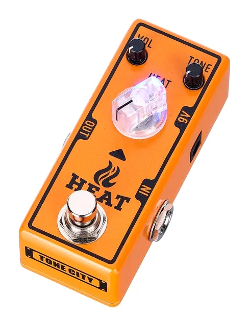 Tone City Lil Heat - Overdrive inquadrato di fronte su sfondo neutro