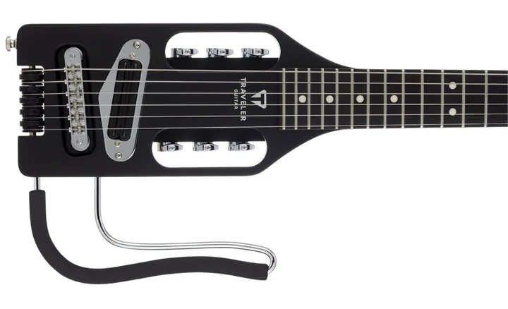 Traveler Guitar Electric Ultra Light Black, pickup e manopole dei controlli