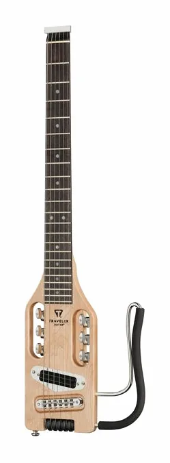 Traveler Guitar Electric Ultra-Light Maple inquadrato di fronte su sfondo neutro